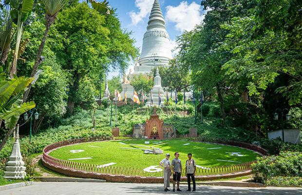 Explore-Phnom-Penh-City-Walking-Tour-with-a-Professional-Local-Guide